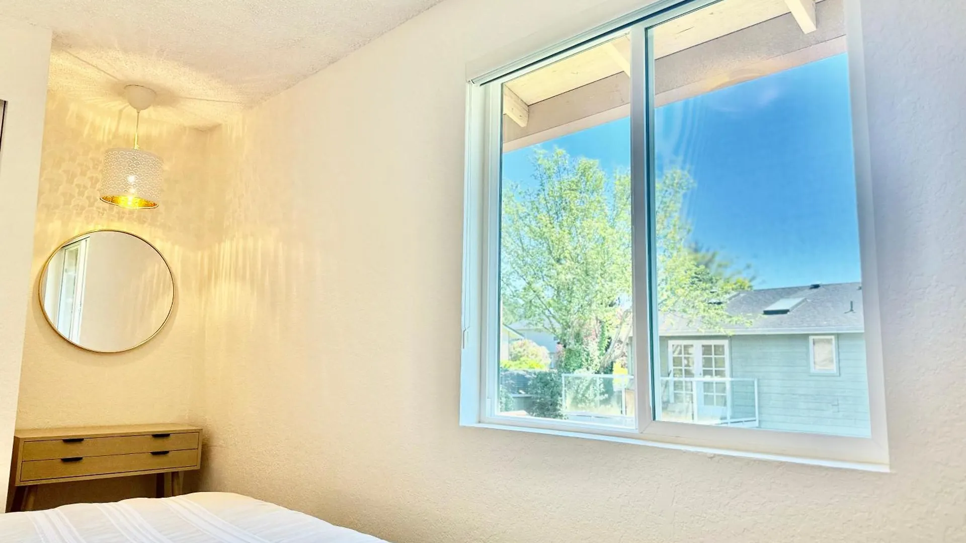 Besa Homestay Near Beach And Seatac Airport - Shared Bathroom With Max 2 Guests Des Moines United States