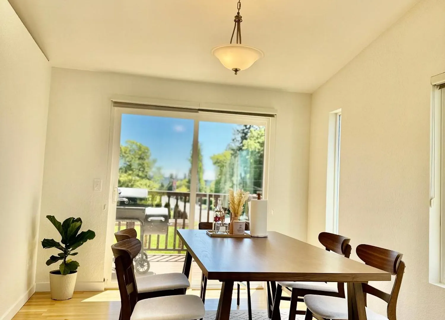 Besa Homestay Near Beach And Seatac Airport - Shared Bathroom With Max 2 Guests Des Moines United States